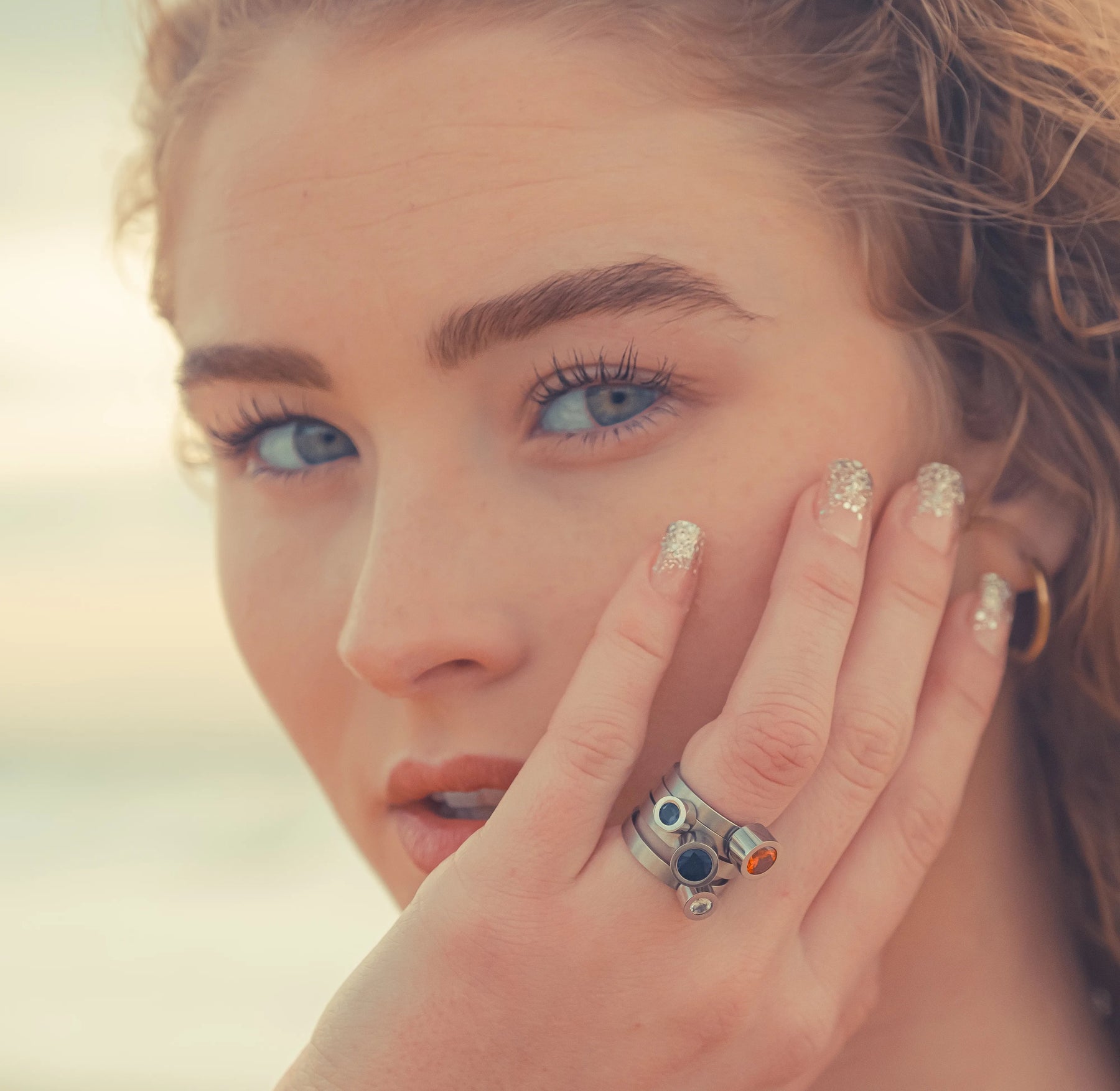 One Ring.
LIMITLESS Looks.
